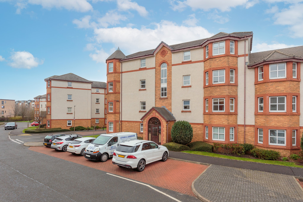 🏡 Rental property of the week ⭐️⁣

⁣Two bedroom apartment available in Edinburgh
⁣
✨ Freshly Decorated Throughout
✨ Allocated Parking Space
✨ 2 Bedrooms
✨ £875pcm | £202pw
⁣
More details 👉fal.cn/3mC3B or contact the Bathgate office 📞 01506 676 306 today.