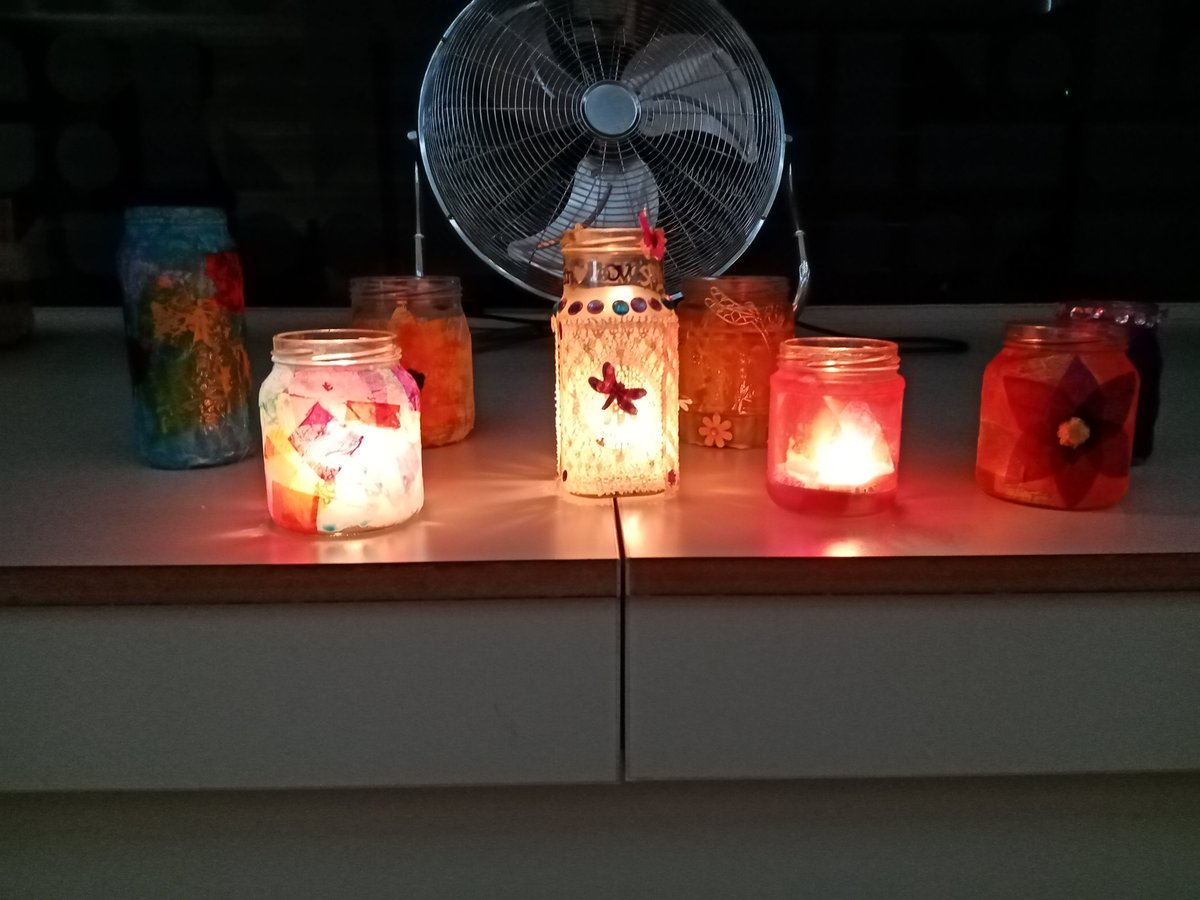 Very productive and proactive day at make-it creative group. Participants were making candle holders out of recycled glass jars and tissue paper. Don't they look fantastic in the dark with the candles inside?
#creative #recycledglass #candleholder