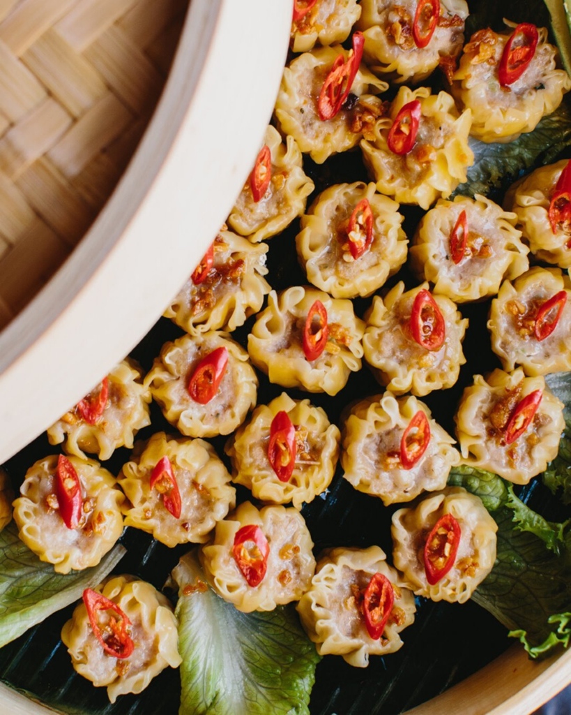 Pro tip: Remove the 🌶 before eating our Kanom Jeeb if you can’t handle the heat 🔥⁠
⁠
・・・⁠
⁠
Steamed chicken and shrimp dumplings with mushroom, galangal, and soy chili sauce⁠