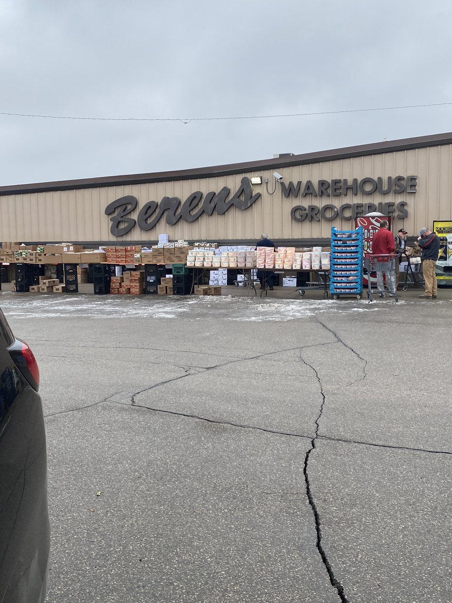 You know you’re from South Dakota when you don’t mind shopping for cheap groceries outside  - it’s above 0 degrees and the wind is only 10 mph #sdprobs