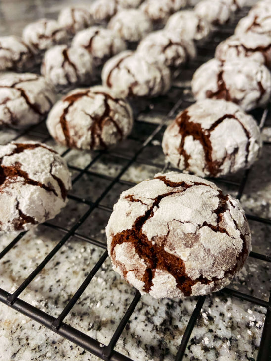JourneyWJBlog's tweet image. Life is short. Eat cookies. ➡️ ON THE BLOG, I’m sharing the recipe to these delicious chocolate crinkle cookies! bit.ly/crinklecookier…

#chocolatecrinklecookies #crinklecookies #cookies #baking #cooking #recipe #food #chocolate #cookiemonster #journeywithj