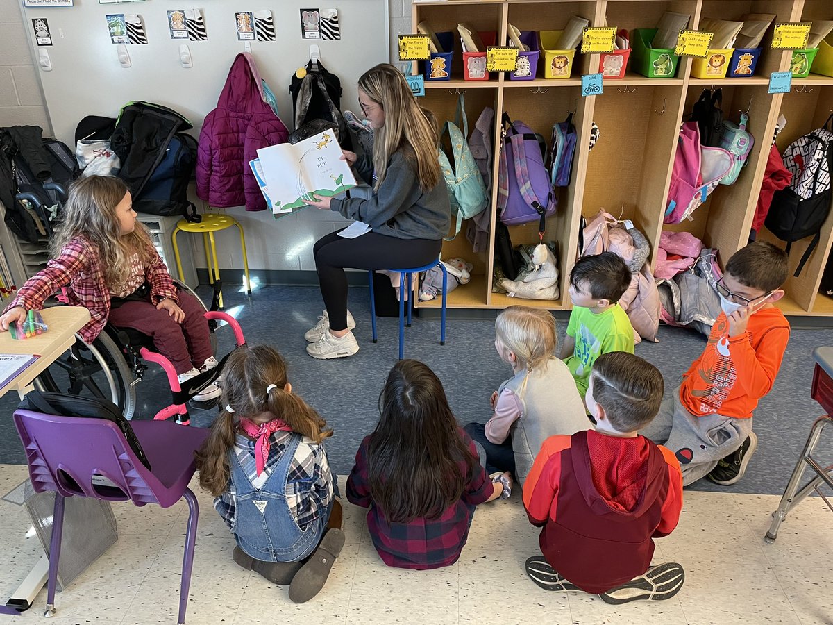 Senior High School students read stories to 1st Graders for Read Across America!