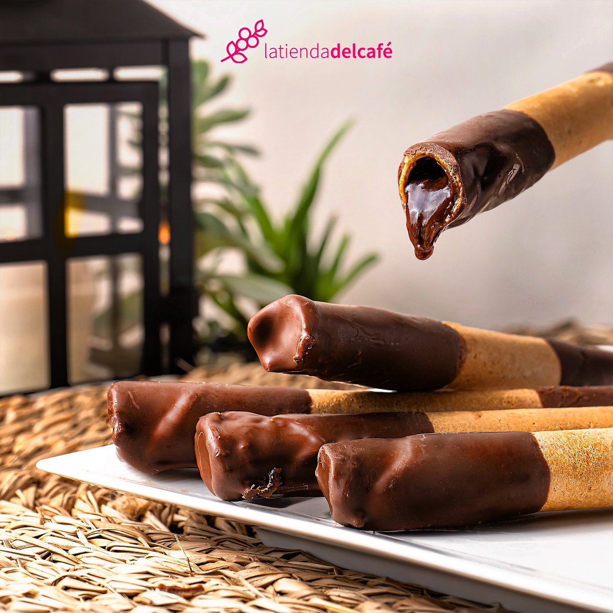 ¡No no no no noooo, es que esto es indescriptible!

Barquillo de arequipe con chocolate
Disponible en latiendadelcafe.co 

#LaTiendaDelCafe #ArequipeConCafe
#BarquillosColombia #BarquilloArequipe
#DulceDeCafe