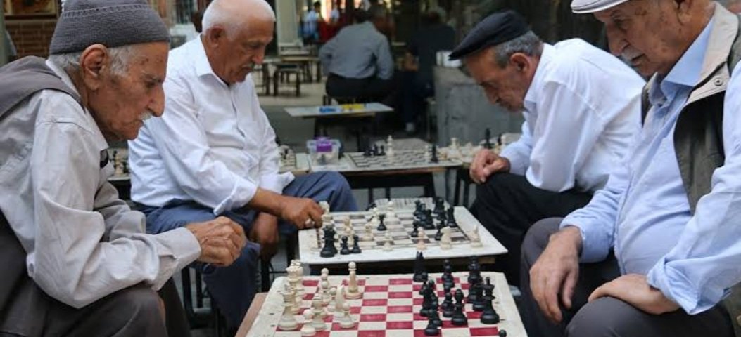 Sirkelisu4's tweet photo. @fuckinexistence Tarhanacı nenen çok bir GM idi, ama ya deden... https://t.co/zCt31nx1t1