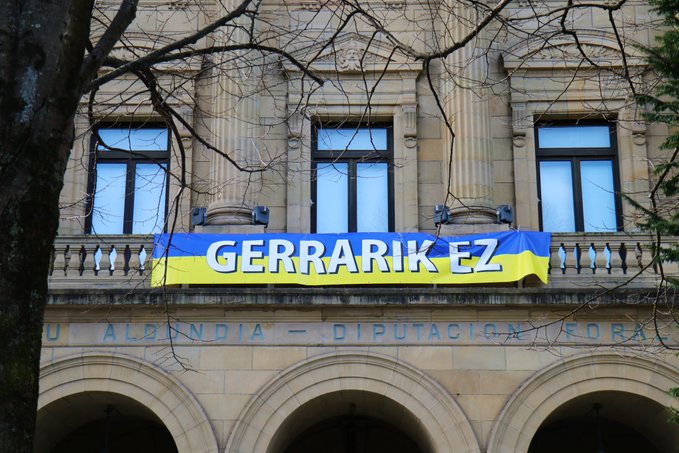 gipsolidarioa's tweet photo. ☮️#SOSUKRAINA☮️Laguntza💛Milaka pertsona ihes egin dute jada beren etxeetatik Ukrainan, dena atzean utzita. 

Ahal baduzu,donazioak egin.Nola? ℹ️👇
https://t.co/iSMYhQaZ76

@Kutxabank ES65 2095 5092 0810 6161 7790 @CruzRojaGip 

@unicef_eus @CaritasGipuzkoa @MSF_Espana @zehar_e https://t.co/4NxCQkSTQt