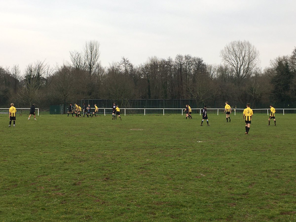 MrHodge01's tweet photo. Great result for the @Y10NHS @NewporthighPE1 ⚽️⚽️ boys beating @StJuliansSchool narrowly 5-3 to progress to the finals of the Newport cup. Game was played superbly by both teams in terrible conditions. Well reffed @MrAyres_StJ  👏 https://t.co/Hv69PKPk5Z