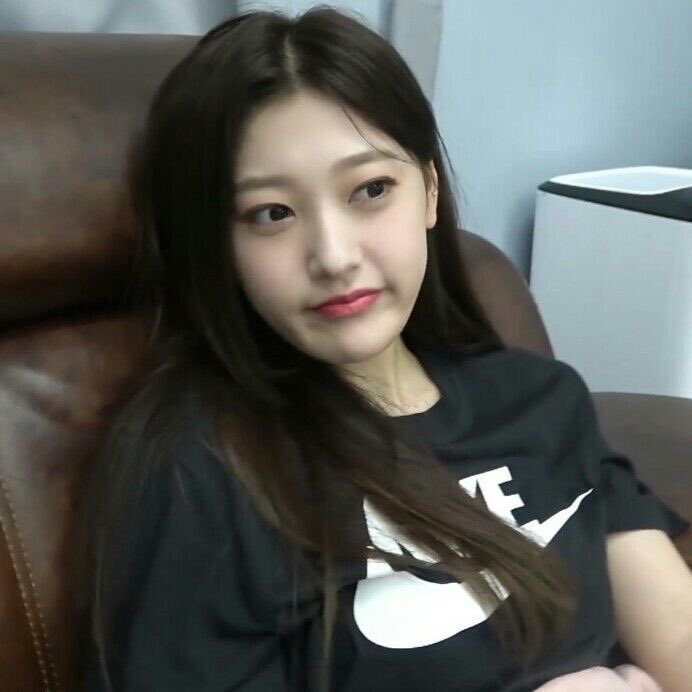 i just want one chance to pinch her cheeks 🤏
