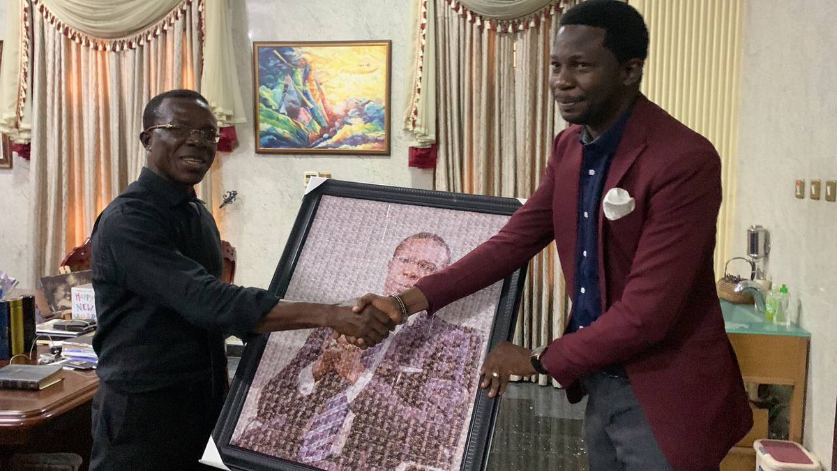 iamakinakinpelu's tweet photo. One of my highlight for the week. Just felt impressed to stop by and say hello to Dr Cosmas Maduka CON
Went with few of our staff also.He just couldn’t stop talking about the frame done mosaically
@iamakinakinpelu
#akinspeaks #cosmasmaduka #coscharis #billionaire https://t.co/ALHkdiLbSb