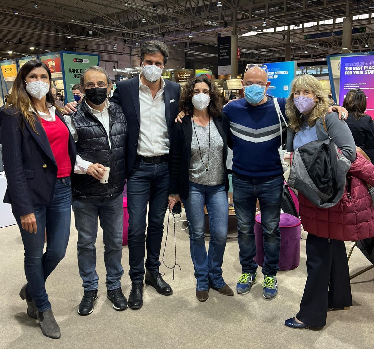 Pasando por el stand de <a href="/barcelonactiva/">Barcelona Activa</a> con <a href="/montsebasora/">montse basora</a> y Lorenzo di Pietro me encuentro con mentores top de <a href="/AticcoLab/">AticcoLab</a> 😊 <a href="/MGG_2012/">Montse Guardia Güell</a> <a href="/ricardcastellet/">RicardCastellet</a> <a href="/VaCarceller/">Vanesa Carceller</a> #4YFN22