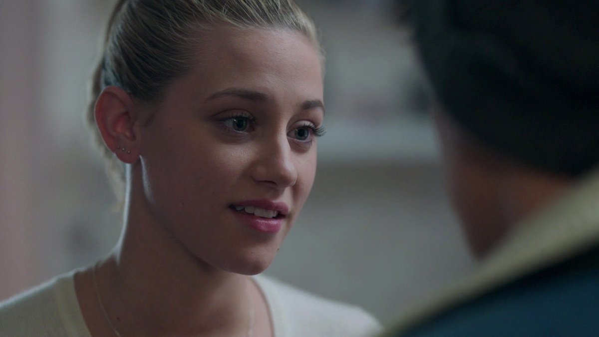 L0VERBILLS's tweet photo. Happy bughead day! ❤️ #bughead #Riverdale https://t.co/sOsDbyZZFA