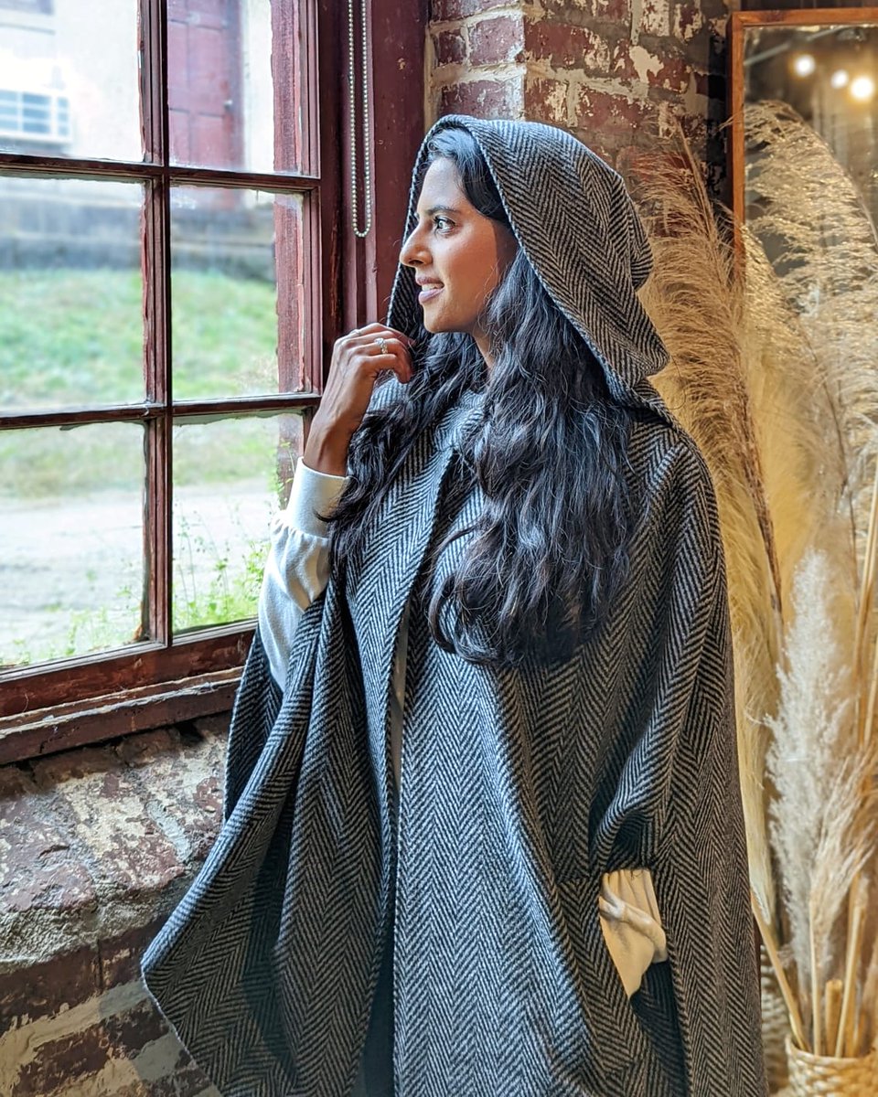 pocketpassion's tweet photo. I feel like we didn't really have much of a winter this year and I only wore this coat once. The good thing about wool is that it lasts a long time, so there's always next winter. 🧥
•
#pocketpassionista #woolcoat #woolcape #wool #joann #joannfabric #cape #ithaspockets https://t.co/wN3F7z5V7H