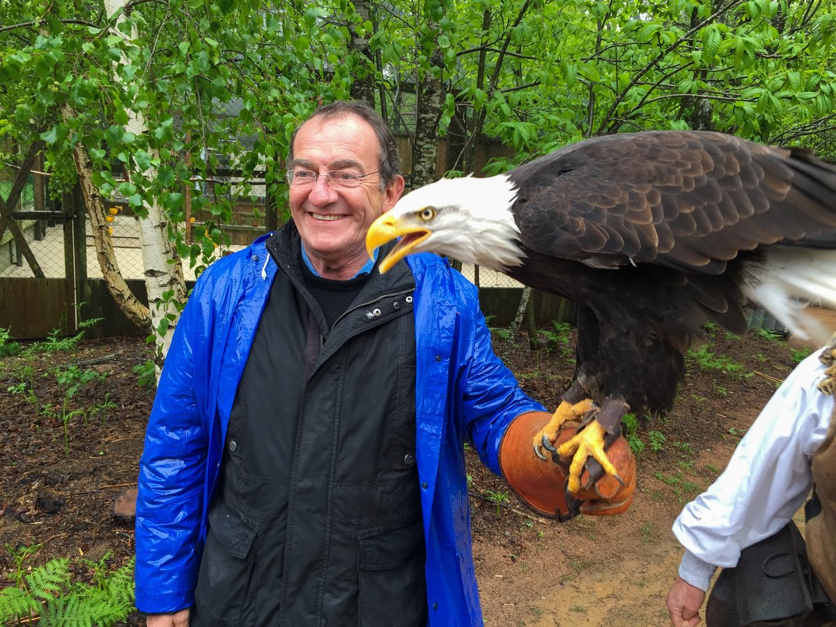 PuyduFou's tweet image. Jean-Pierre Pernaut était un grand ami du Puy du Fou. Une profonde tristesse a envahi toutes nos équipes depuis l’annonce de sa disparition. 
Nous adressons nos pensées à sa famille et à ses proches.