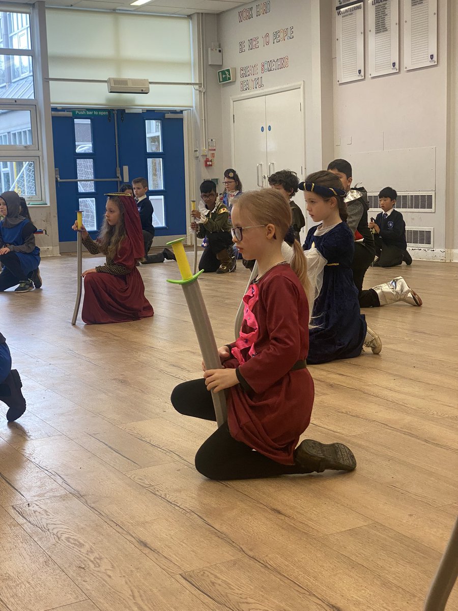 HandforthGrange's tweet photo. LKS2 had an amazing Medieval workshop on Monday! Learning about archery, knighting, sword work and everything Medieval! 🛡 https://t.co/HAEMTdstJR