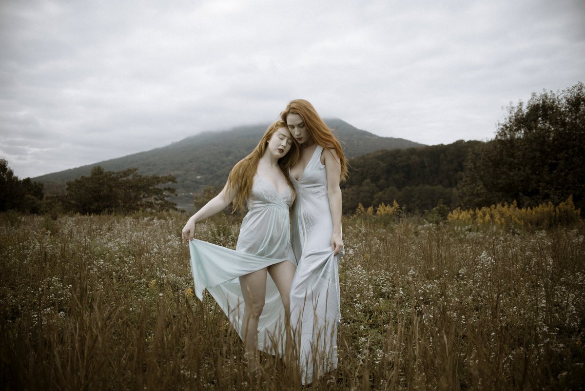 uriah_f's tweet photo. A day in the meadow. October 2020 @gingeredspice @astridkallsen https://t.co/LFMlWs6Gf6