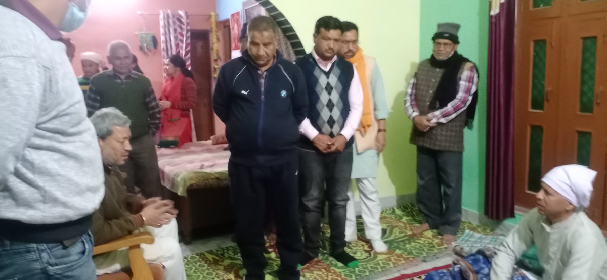 TIRATHSRAWAT's tweet photo. आज कोटद्वार में विगत 22 फरवरी को गुमखाल के पास हुए वाहन दुर्घटना में दिवंगत शिक्षकों के घर पर परिजनों को अपनी संवेदनाएं व्यक्त कर सांत्वना दी। https://t.co/uYamurABSO
