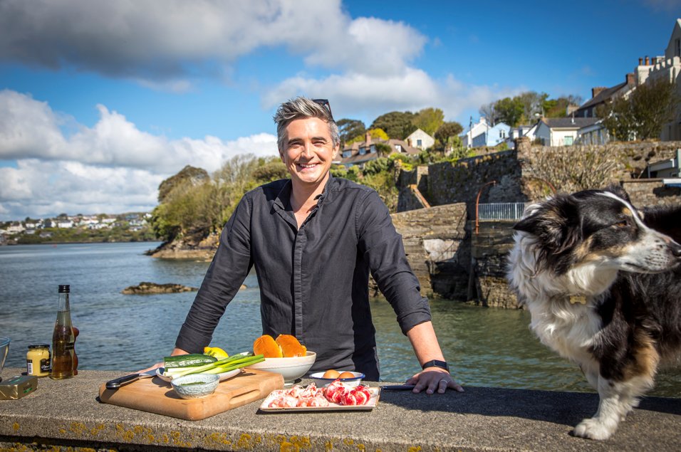 Tonight, @DonalSkehan takes us on a culinary adventure around Ireland! 🇮🇪 Catch him and his trusty sheepdog Max as they set off on their first leg of the tour, at 7:30pm on @RTEOne! 🍴