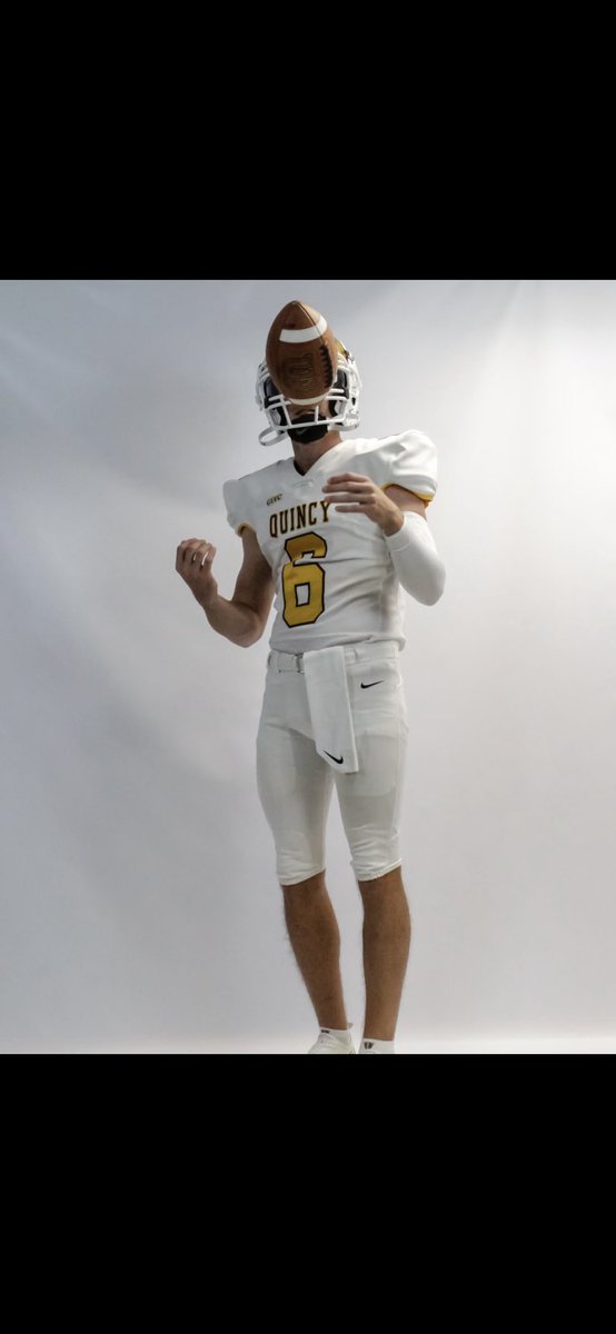 cjsimms3's tweet photo. From the green hawks to the gold ones ! @CoachBorghardt @GaryBassQU @QUFootball @VieraHawks @chowan6464 @denny_thompson @dcool999 @Coach_Meny @VieraHawks https://t.co/5vfYPwg9jJ