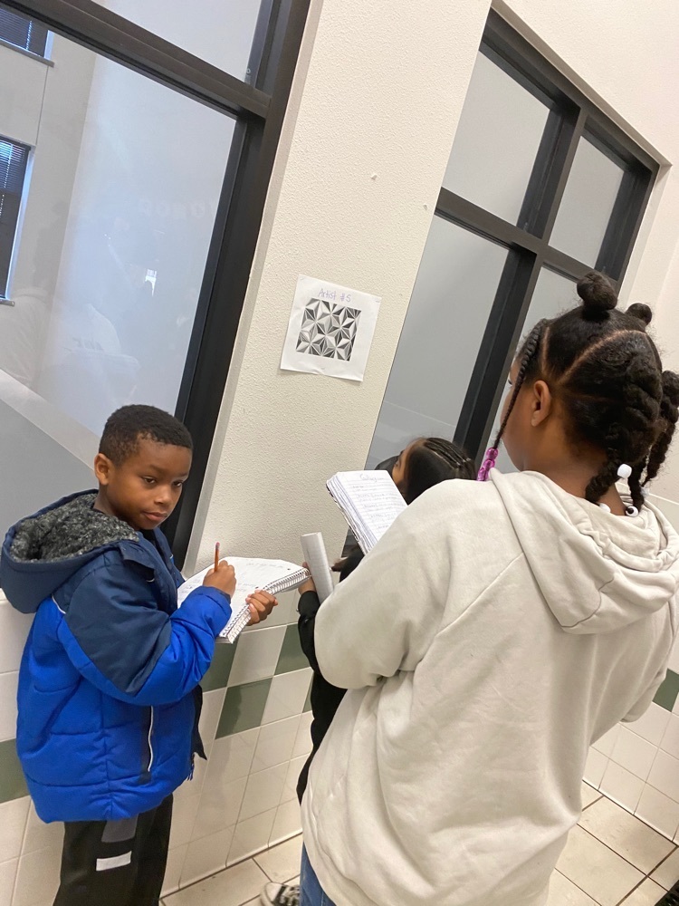 RameyTylerISD's tweet photo. Ms. Luna’s fourth grade math class walked through an art gallery to notice triangles in the art! Way to incorporate the arts in math! #work4win https://t.co/VdEs1fpjUq