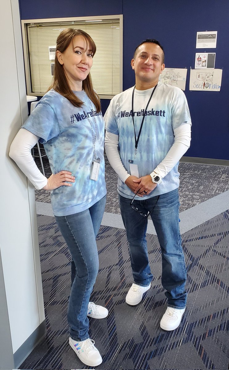 Haskett tie dye shirt ✔️ Long sleeve white shirt✔️ Blue jeans✔️ White shoes✔️
Nope, we didn't call each other, or get the "memo". Great minds dress alike 😁 <a href="/HaskettJH/">Haskett Junior High</a>