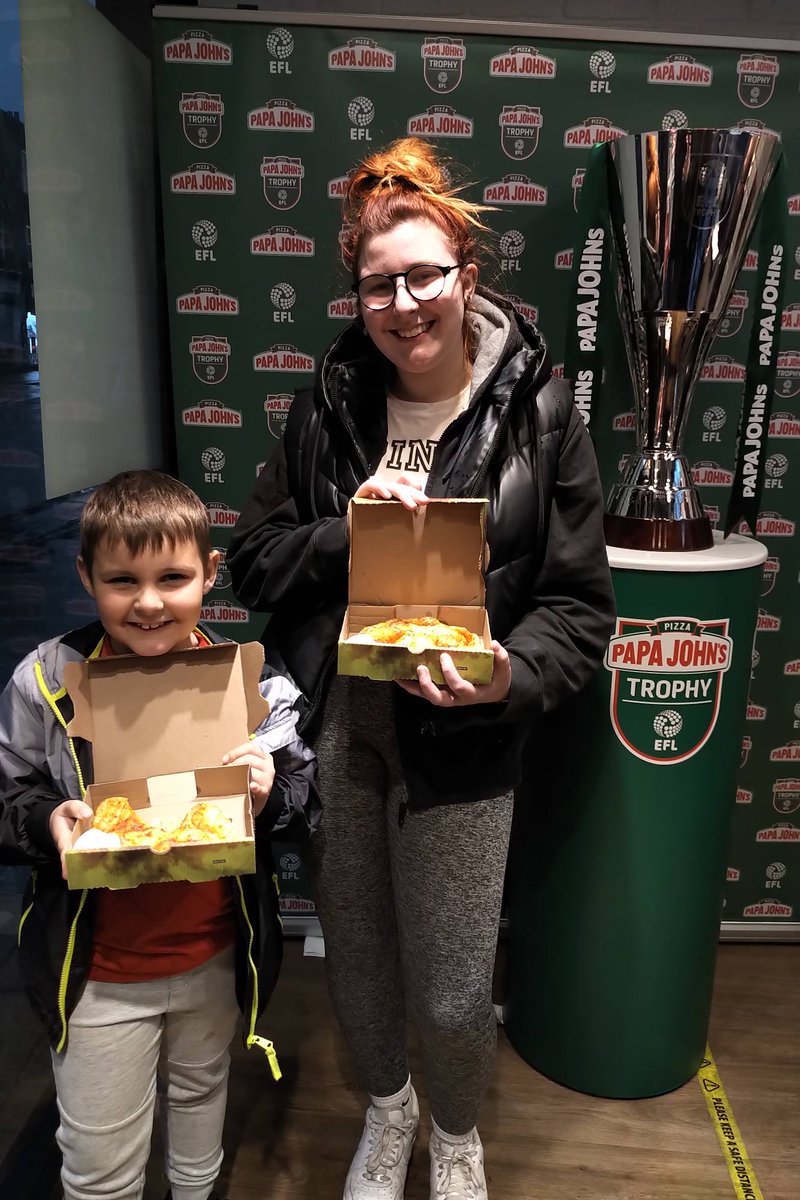 📸| Happy, smiling faces at Papa Millers. 😁🍕

We've had a great afternoon down here at Papa John's meeting Millers fans and these two have captured the mood perfectly!

#PJTSemiFinal 

#rufc | #ForeverTogetherForeverProud