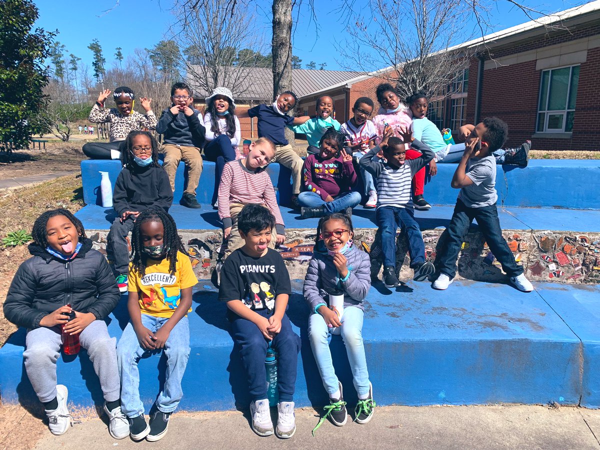 These 1st grades are excited for this spring weather 🌸☀️