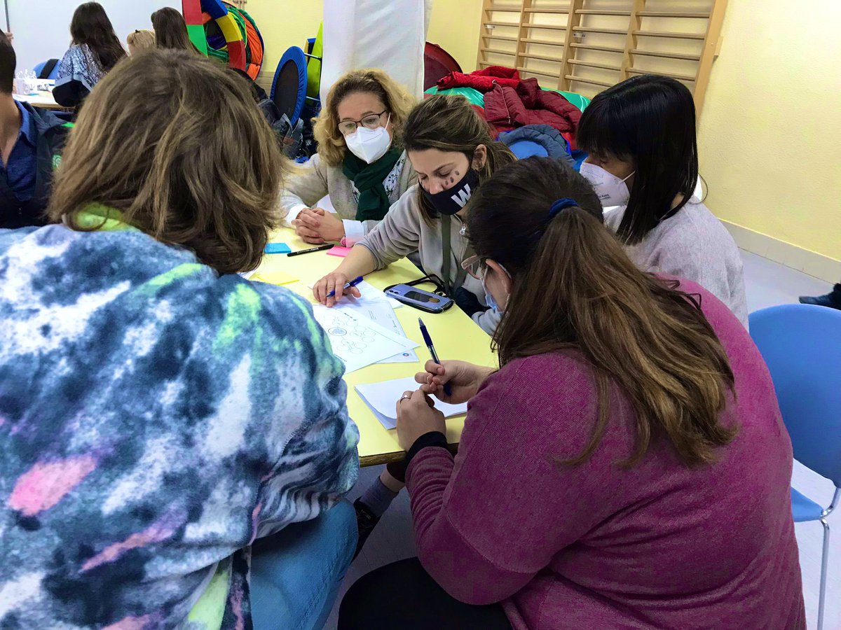tecnocampusSQAI's tweet photo. Aquesta tarda fem un taller sobre #DesignThinking, #comunicació i #ODS amb la @marianbuil i l’@annacromatica de l’#SQAI en el marc del Programa @aliancesmagnet a l'@EscolaRocafonda.
@roviracarme @bruixa1 @EducacioMataro @TecnoCampus https://t.co/pZbXNyW9yC