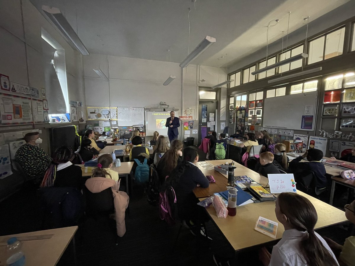 Elmvaleprimary's tweet photo. P6M loved hearing Philip Caveney share how he became an author, read extracts from his books, and answer some of their burning questions! And the girls were delighted that he signed their books 😄📚 thank you for joining us, Philip! We feel inspired @philip_caveney #WorldBookDay https://t.co/QWGd96KKU7