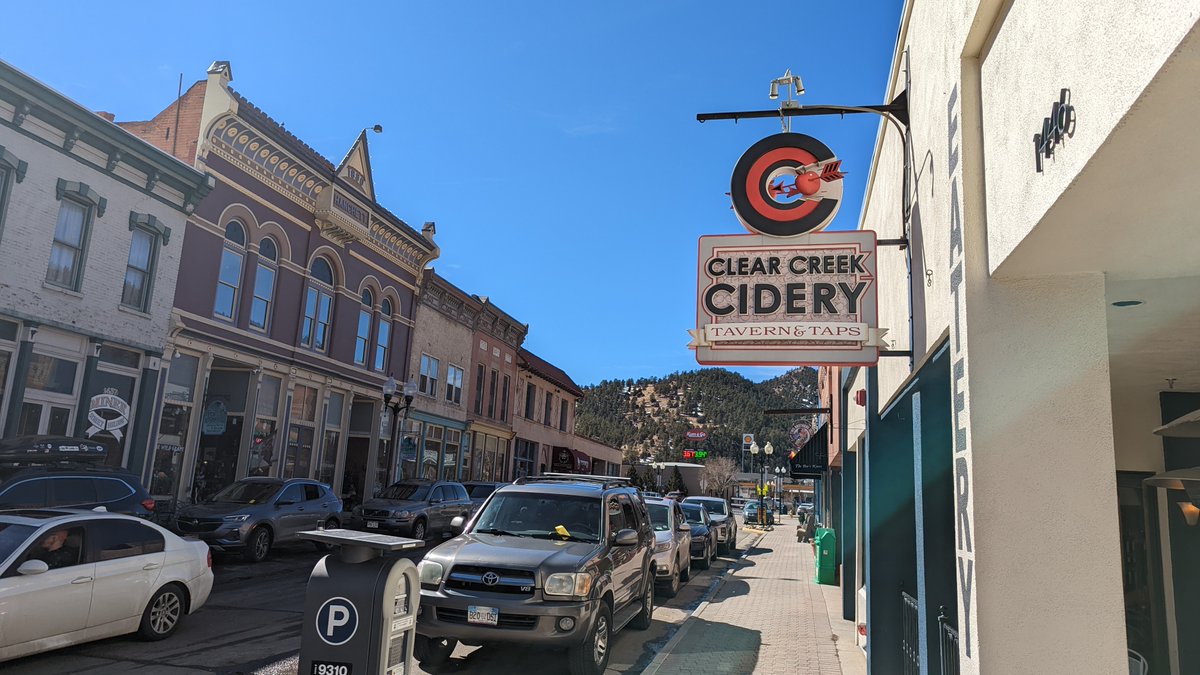 We love ciders, too. A fantastic burger and a flight after our hike today outside Idaho Springs, Colo. We'll be back for more soon, Clear Creek Cidery and Eatery.
#BreweriesOnTour #CraftBeers