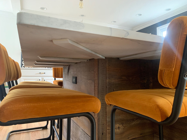GraniteBracket's tweet photo. Obsessed with these custom white brackets. Blends in perfectly with the countertop, making it appear like it's floating! https://t.co/8Ita332LBH
