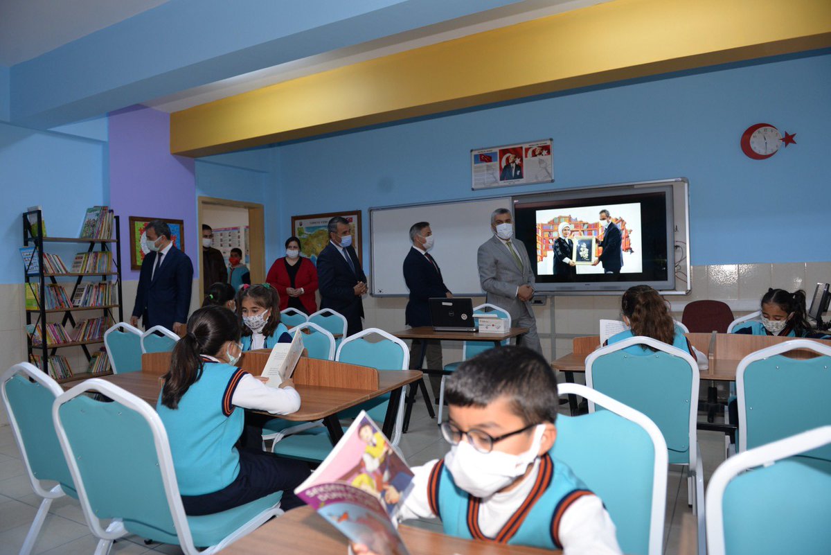 Okuma becerisini yakalamak ve bu kültürün kalıcılığını sağlamak oldukça önemlidir. 

İl Milli Eğitim Müdürlüğümüzce düzenlenen bu etkinliğe katkı sunmanızı değerli buluyoruz. Hep birlikte #osmaniyeokuyor diyelim.

<a href="/tcmeb/">Millî Eğitim Bakanlığı</a> <a href="/ALBAKAydn/">Aydın ALBAK</a>