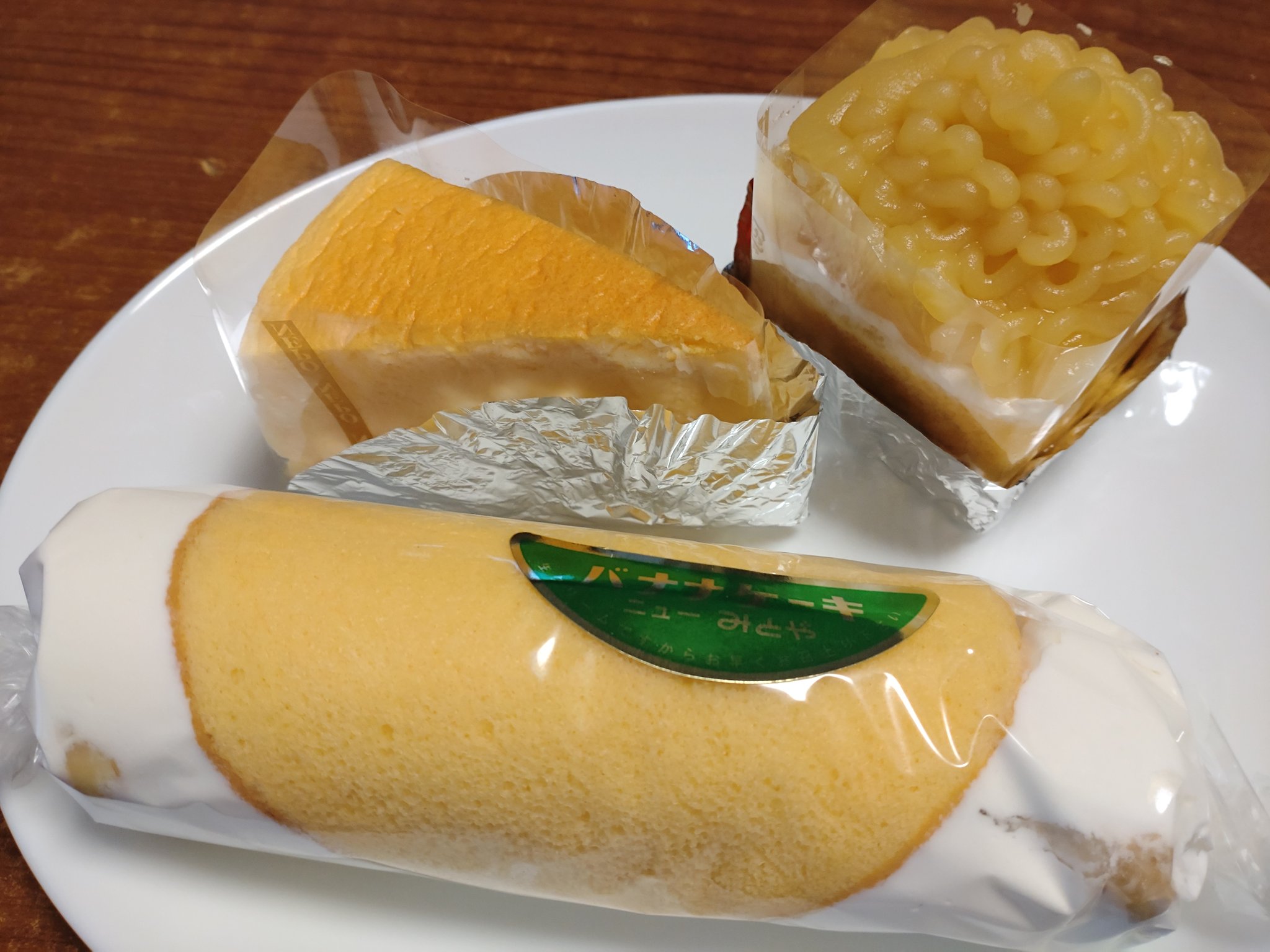 ろこ 野坂町のケーキ屋さん ニューみとや 仕事の帰り道 急に生クリームが食べたくなり寄り道 大人気のバナナケーキ 店主の清子さんとの会話も楽しい ニューみとや 秩父エール飯 秩父スイーツ 秩父 バナナケーキ フィナンシェ T Co