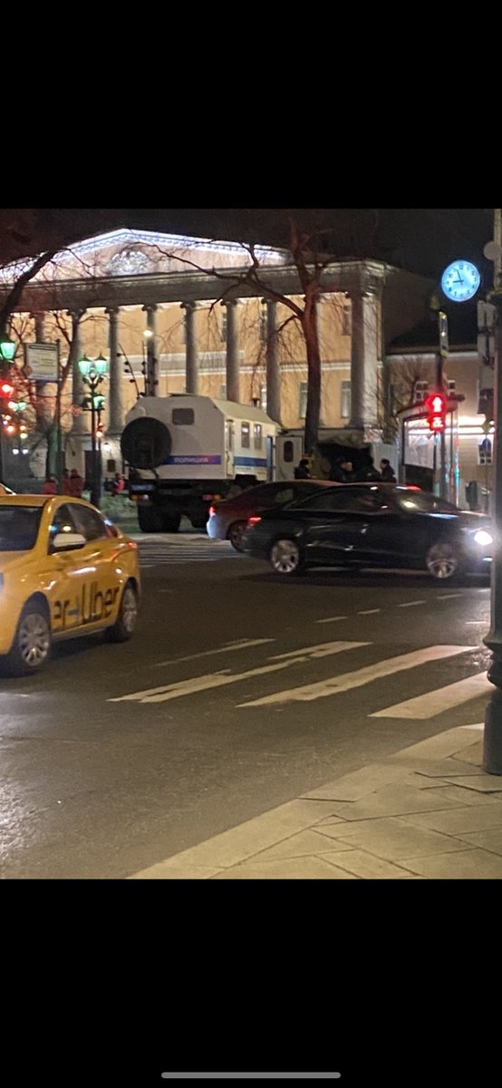 Trezzini_VO's tweet photo. От трубной до пушкинской стоят автозаки. Москва. https://t.co/8m431DC3QA