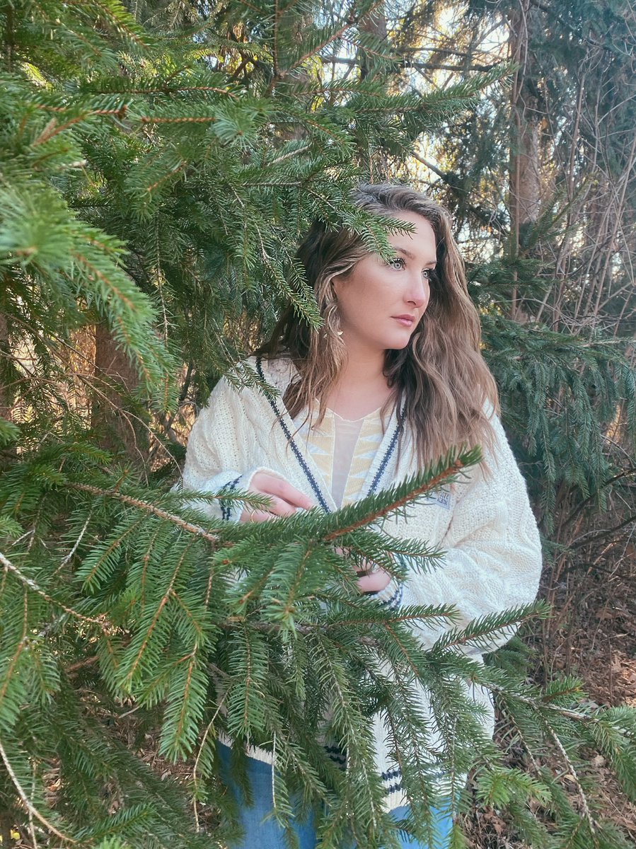 new live dates coming soon. can’t wait to share them with you 🖤 #singersongwriter