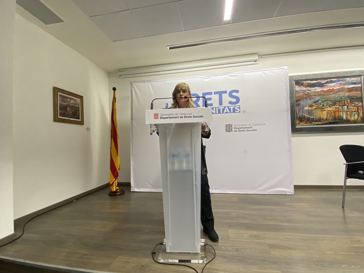 mncsls's tweet photo. Avui a #Tortosa, al #CampusTE de la @universitatURV, conferència de @dsocialscat. Accelerar la transformació social per protegir els ciutadans, sobretot vulnerables, és un objetiu de país. Per això l'èxit dels Fons #NGEUCat ens interpel·la a tots. Enhorabona consellera i equip! https://t.co/BNbwc8ZUBG