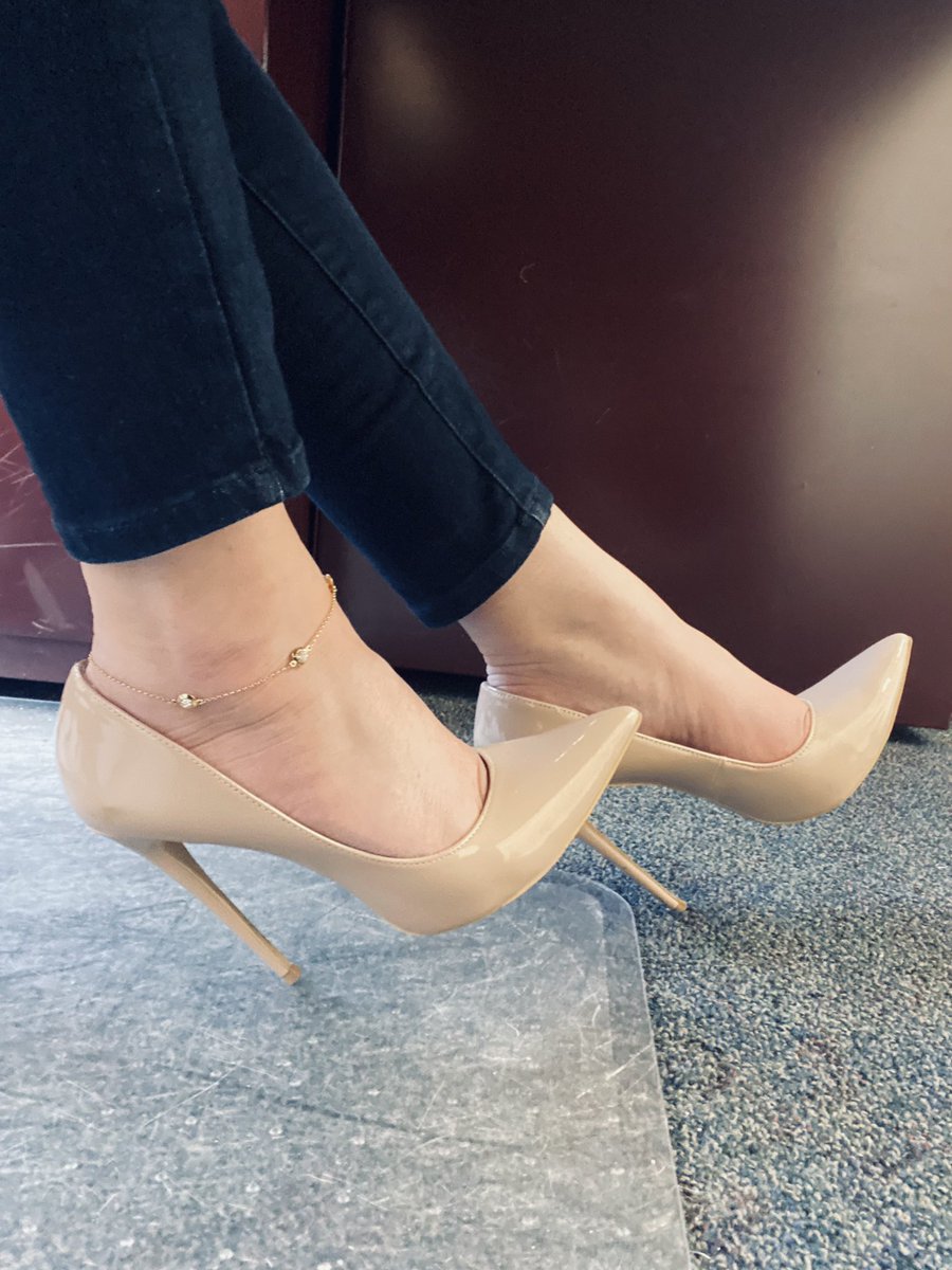 luv_heels's tweet image. #luvshoes #highheels #heels #officeheels #Wednesdayfeeling #feet #legs #jeans