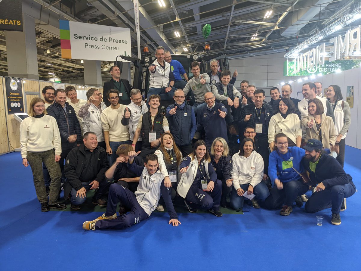 #CoFarming (@co_farming) on Twitter photo Lundi nous avons lancé notre #cofarmingtour 2022 au <a href="/Salondelagri/">Salon International de l'Agriculture</a> avec nos partenaires pour 4 nouvelles régions de 🇫🇷 de mai à novembre prochain.
Nous avons hâte de venir vous rencontrer 🎉🤗 Lundi nous avons lancé notre #cofarmingtour 2022 au <a href="/Salondelagri/">Salon International de l'Agriculture</a> avec nos partenaires pour 4 nouvelles régions de 🇫🇷 de mai à novembre prochain.
Nous avons hâte de venir vous rencontrer 🎉🤗
