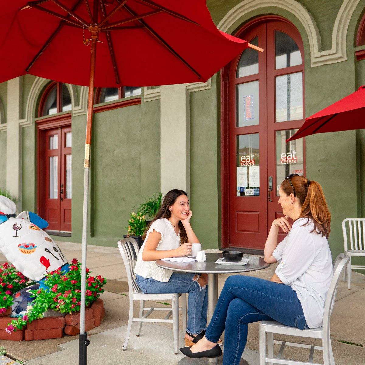 EatceteraG's tweet photo. It's a wonderful day in sunny #galveston! Come out & enjoy the perfect patio weather at the location off 25th & Market. Parking is FREE + patio is #dogfriendly. We'll see you under the red umbrellas🏖️! Full menu: https://t.co/3CUQtd5z1M
#wednesdaymotivation #letslunch #vegan https://t.co/khkFiZ5nNY
