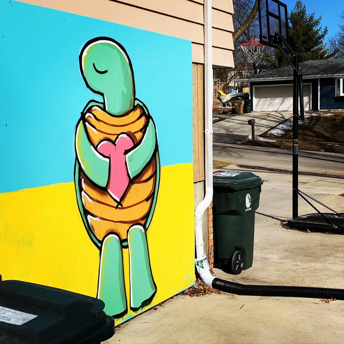 It was such a beautiful, sunny day… I planned to paint something completely different, but as soon as I had the blue wall, I couldn’t help but think of the #ukrainianflag . Hearts are heavy around the world as we stand with our #ukrainian brothers and sisters. #ukraine 🇺🇦💙💛