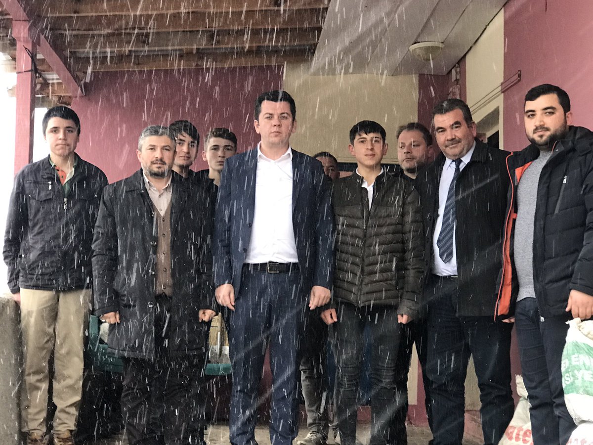 iscehisar03750's tweet photo. Kaymakamımız @ugur_kapar "Akademik Başarıyı Artırma Projesi" kapsamında Faruk Öksüz Anadolu İmam Hatip Lisesi yatılı öğrencilerinden Muhammed KARKI, Emre KARACA, Muhammed AKIN ve Arif KARAYEL isimli öğrencileri Çobanlar İlçesi Akkoyunlu ve Kale köylerindeki evlerinde ziyaret etti https://t.co/AbidBazEsf