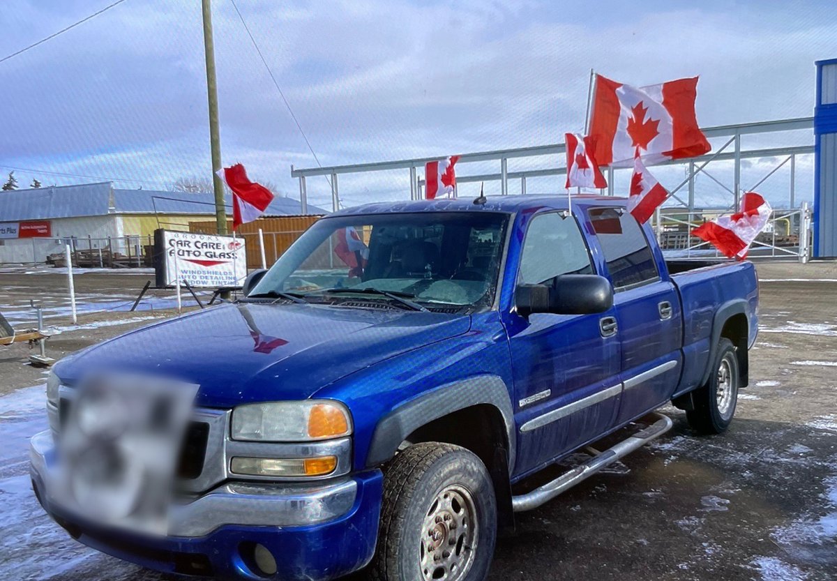 RCMPAlberta's tweet photo. We are asking the public to not approach this stolen vehicle. If seen please call 911 or Brooks RCMP at 403-794-4400 immediately. This stolen vehicle is believed to be driven by a dangerous individual. https://t.co/GbYxypWvy0