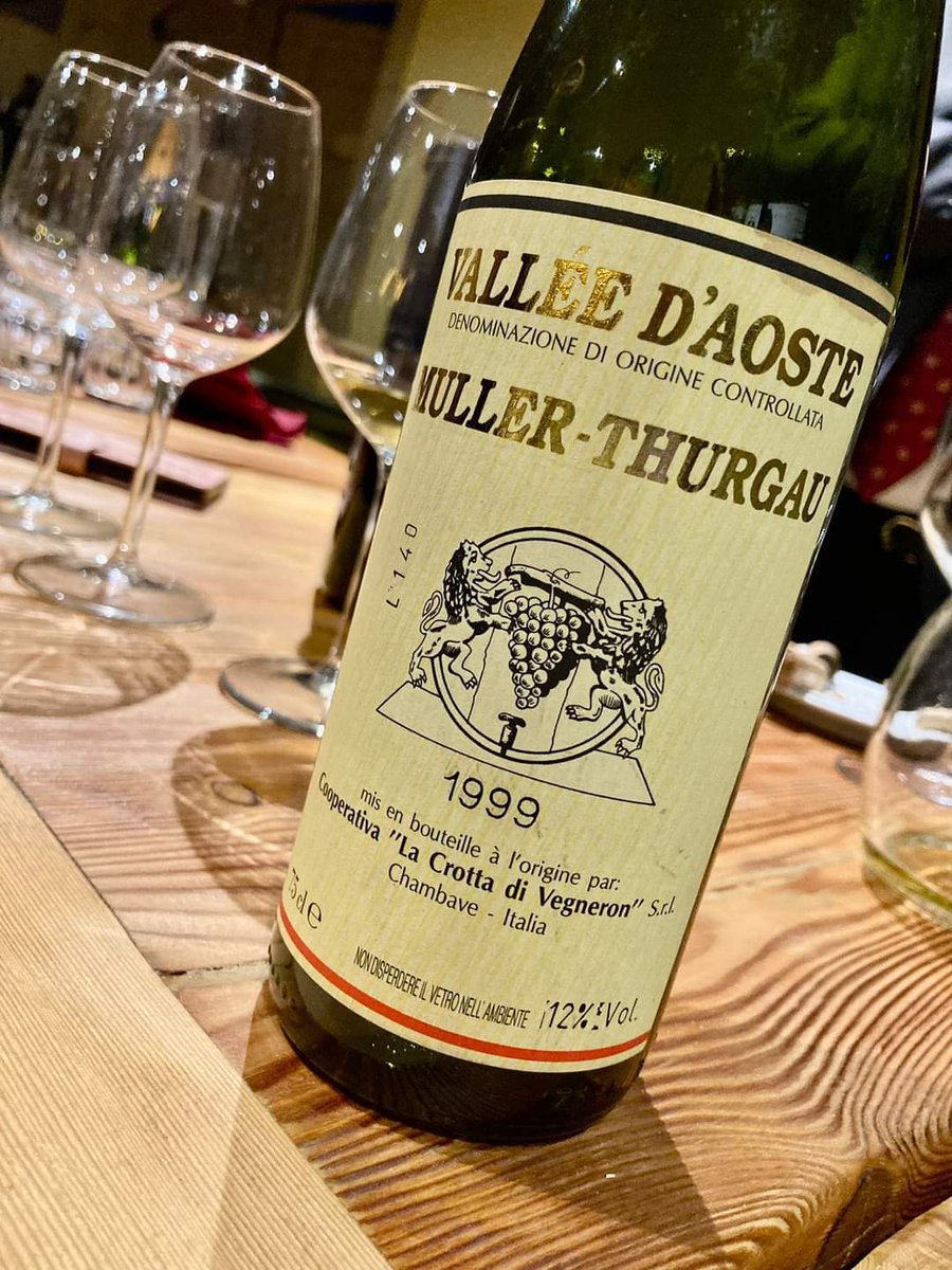 FISARVDA's tweet photo. Primo livello, quarta lezione: viticoltura….
....e sorpresina finale 😉😋🥂 https://t.co/9TMzpHSQUm