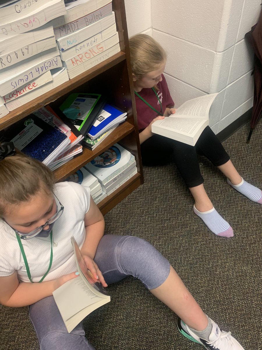 jlovelady4's tweet photo. Read Across America Day #HildeReads #ReadAcrossAmericaDay #ReadAcrossAmerica https://t.co/ixvqOP4mZF