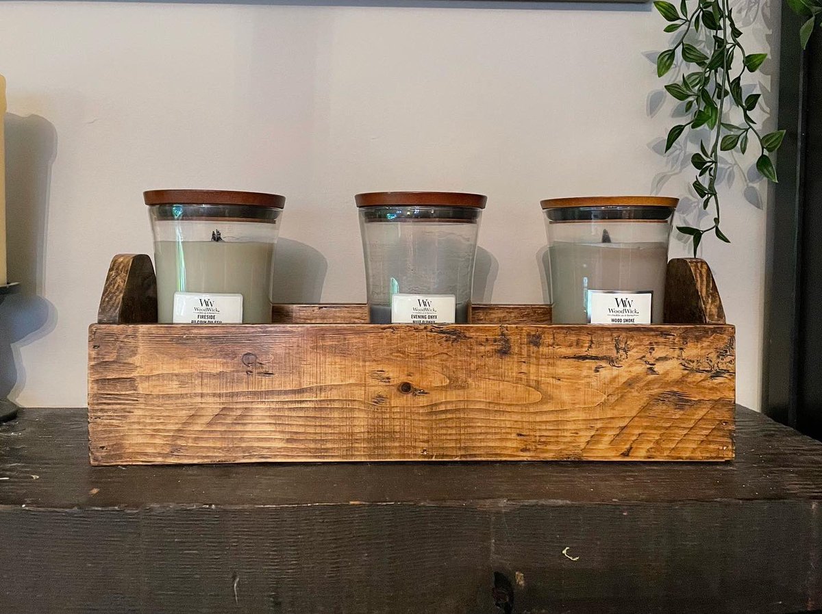 Another order finished today. This is a 45cm arched end window box finished in Jacobean coloured wax 

#budleigh #windowbox #herbbox #kitchengarden #woodwork #jacobean #wax #gardening #garden #countrydecor #rusticdecor  #devon