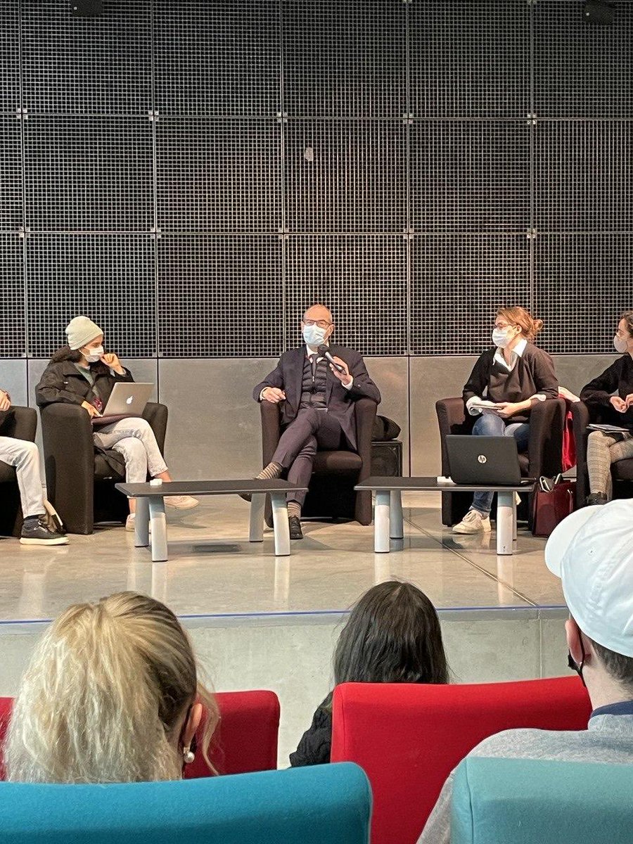 Kerlogot22's tweet photo. Rencontre passionnante aux archives départementales du 35 avec des élèves en MCS Beaux arts et commerce de Rennes sur le sujet de la restitution des œuvres culturelles au #Bénin et plus largement sur les rapports qu'entretiennent la culture et le politique
#EESAB https://t.co/vi9P1omilx