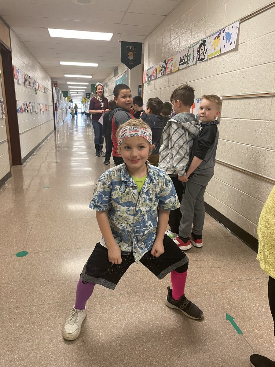 13shanson's tweet photo. Day 3 of RAA Week!! We are all feeling a little Wacky😃📚❤️@GuthElementary @PennridgeSD https://t.co/kMmJxEJX0S