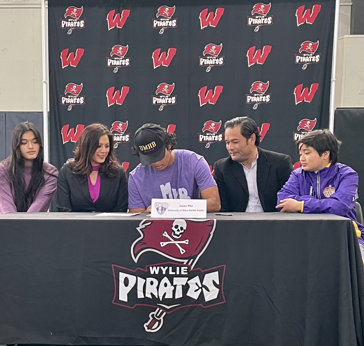 𝕀𝕤𝕒𝕒𝕔 ℙ𝕙𝕖 tweet media