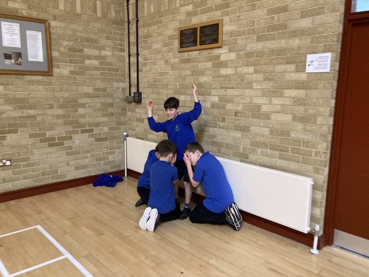 ysgolcarno's tweet photo. Dosbarth Mrs Williams wedi mwynhau gweithio ar eu prosiect ysgolion creadigol gyda Gwion heddiw! Hwyl garw yn dysgu sgiliau a geirfa newydd! @Celf_Cymru #creadigol @Gwionaled https://t.co/Zm9VtmJuuW