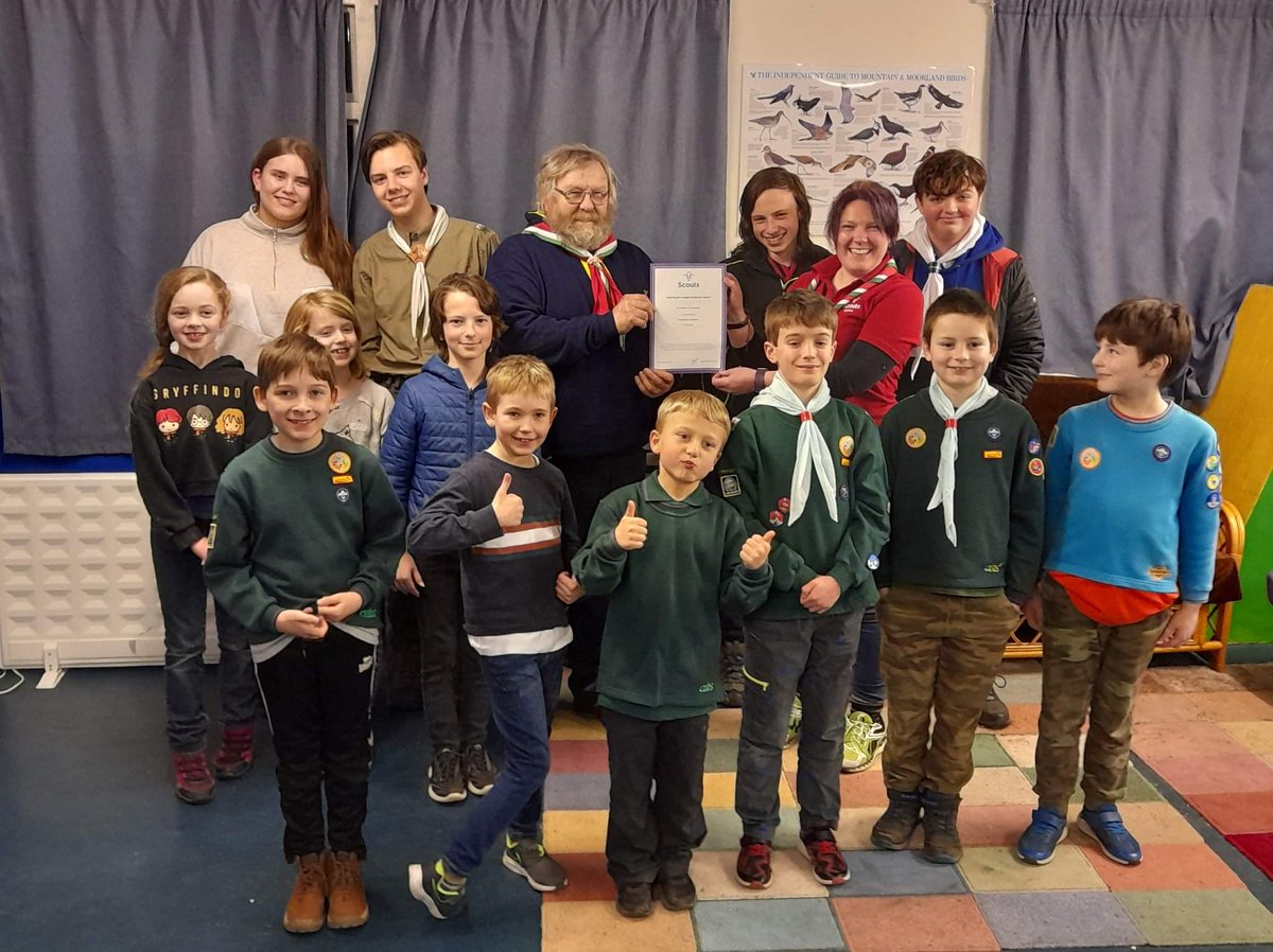 A good evening to celebrate a belated st David's day at 1st Harlech scout group to award Benjie aka my dad, his 30year service award. <a href="/ScoutsCymru/">ScoutsCymru</a> <a href="/Eryriamon/">Scouts Eryri a Môn</a> #skillsforlife #scouts