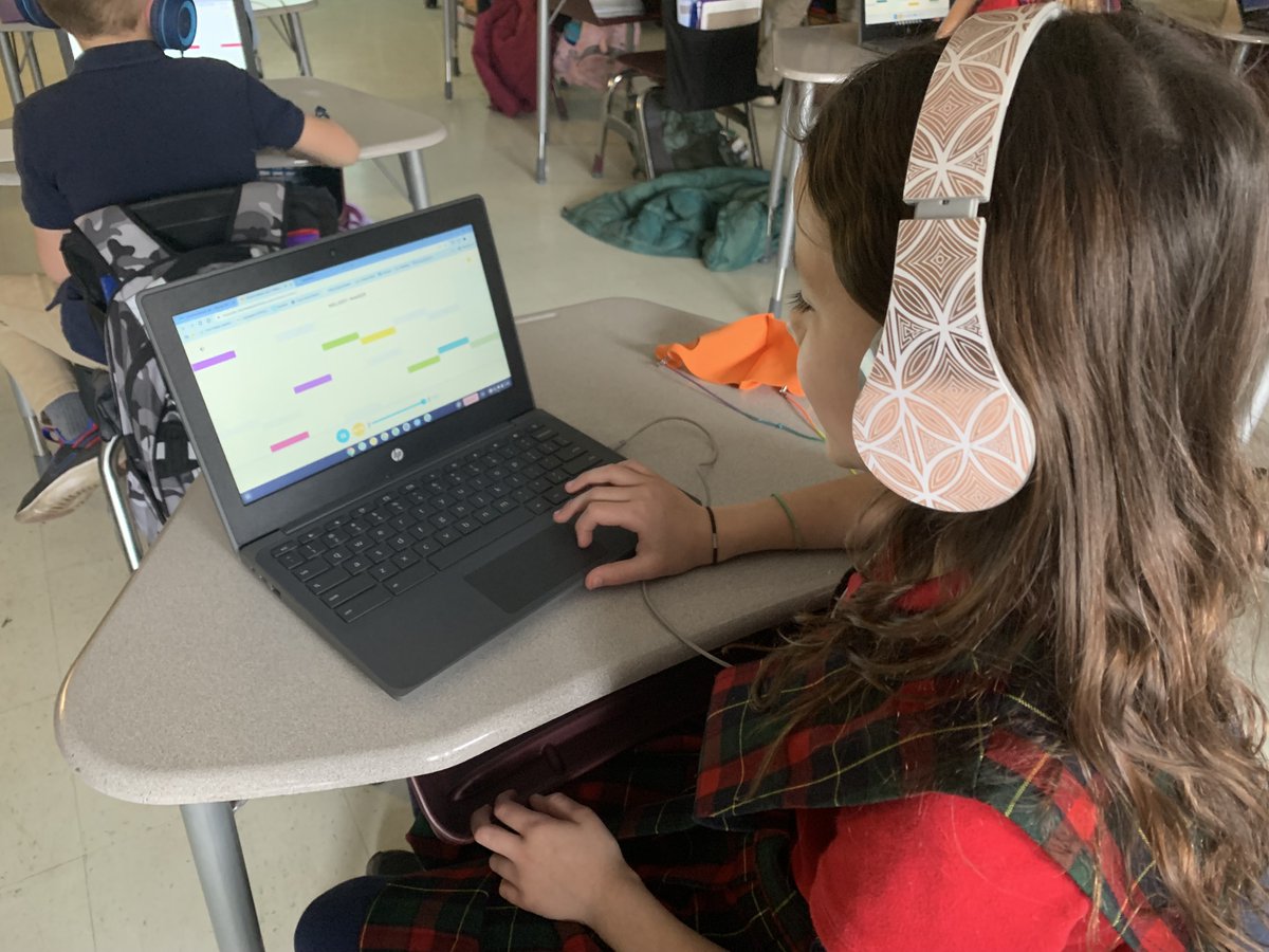 MrHessHTS's tweet photo. Students in 2A used Google Chrome Music Lab to create a melody, add harmony, and then change the tempo from 70 to 200 beats per minute! https://t.co/l4rbIbLtBM