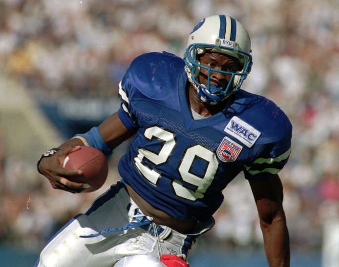 ByuPlayer's tweet image. Jamal Willis, 91-94. 6'3" 220lbs RB Las Vegas NV

With 2970 rush yards and 35 TDs, plus another 1095 yards receiving with 5 scores, Willis rewrote the record books in Provo

In the iconic 52-52 game against SDSU on 11/16/91, a freshman Willis had 234 yards and 3 TDs

#BYUFootball